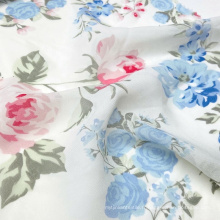 Tissu imprimé en mousseline de soie 75D tissé à fleurs roses en polyester de beau motif pour robe d&#39;été